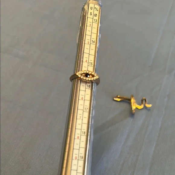 Gold Tone and Emerald Tone Lot of Two (2) Rings Size 4.5 - 5 🐍 - Picture 3 of 6